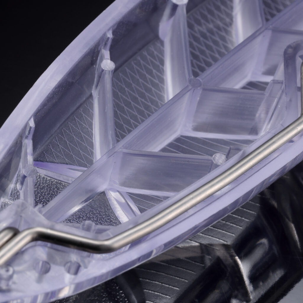 REINFORCED RIB FRAME (高剛性リブフレーム)